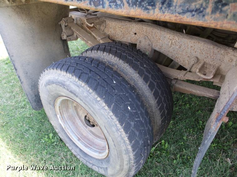 image for item L4418 1991 Ford F450 Super Duty dump truck