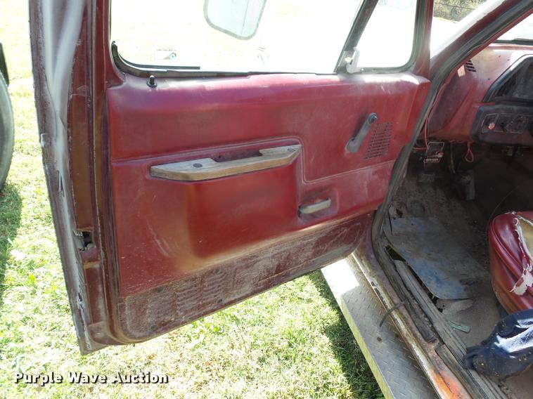 image for item L4418 1991 Ford F450 Super Duty dump truck