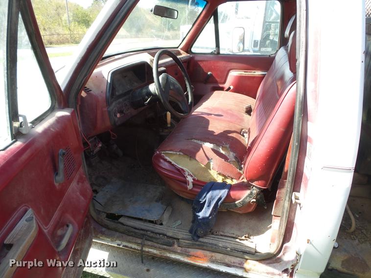 image for item L4418 1991 Ford F450 Super Duty dump truck