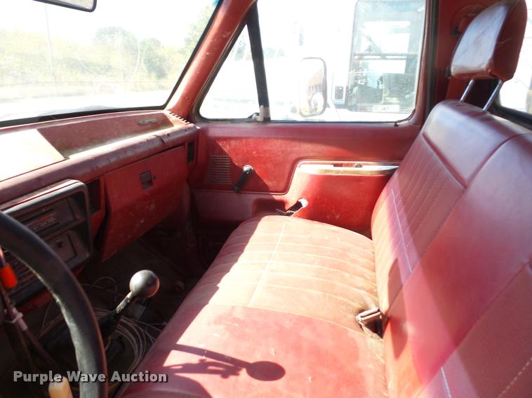 image for item L4418 1991 Ford F450 Super Duty dump truck