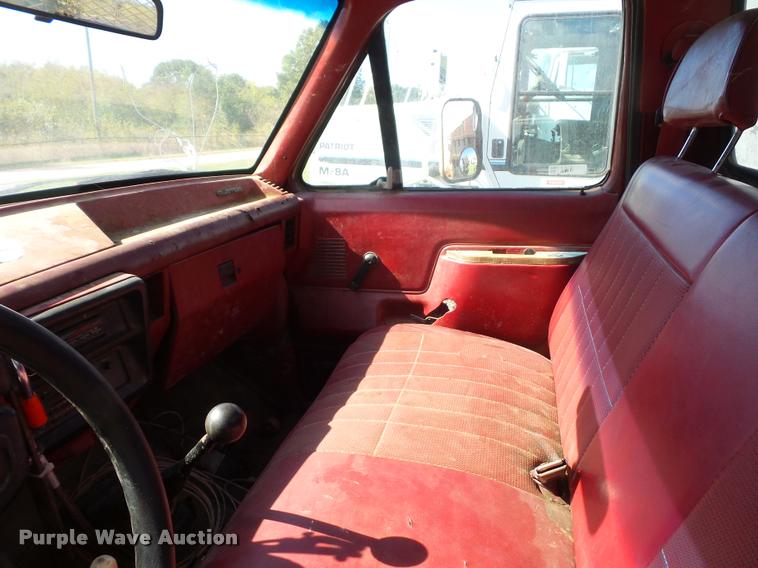 image for item L4418 1991 Ford F450 Super Duty dump truck