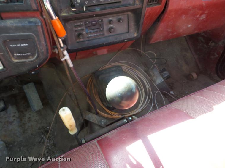 image for item L4418 1991 Ford F450 Super Duty dump truck