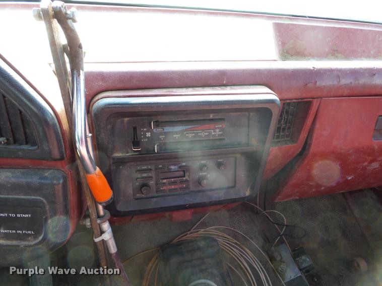 image for item L4418 1991 Ford F450 Super Duty dump truck