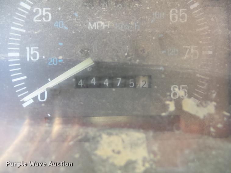 image for item L4418 1991 Ford F450 Super Duty dump truck