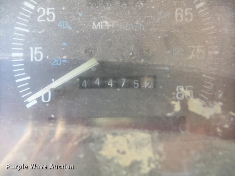 image for item L4418 1991 Ford F450 Super Duty dump truck
