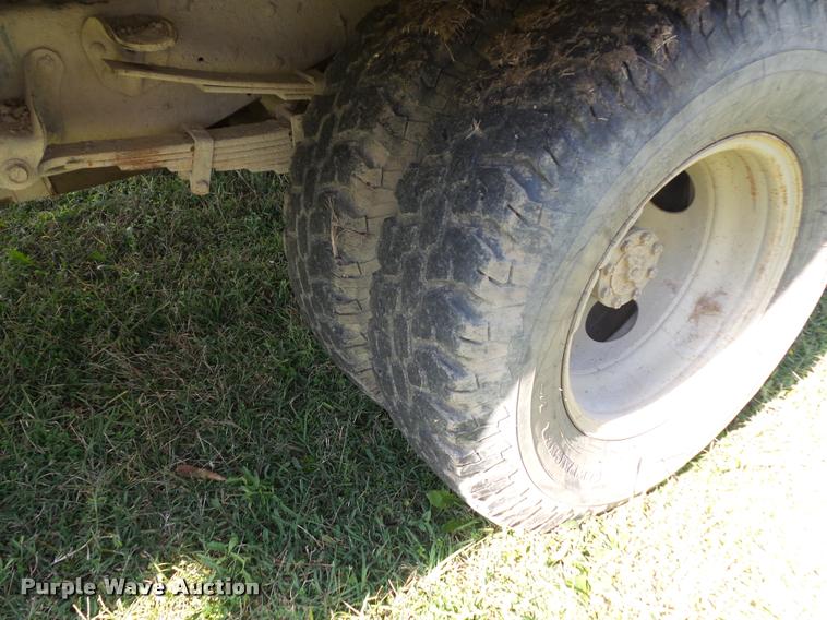 image for item L4421 1986 Ford F350 flatbed pickup truck