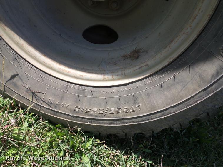 image for item L4421 1986 Ford F350 flatbed pickup truck