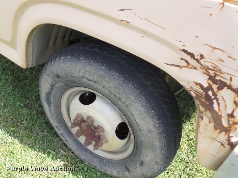 image for item L4421 1986 Ford F350 flatbed pickup truck