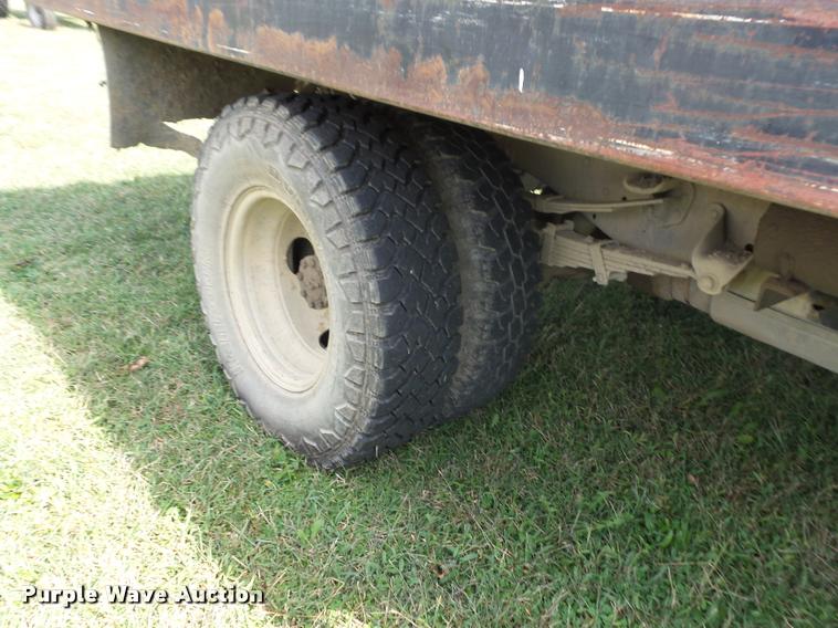 image for item L4421 1986 Ford F350 flatbed pickup truck