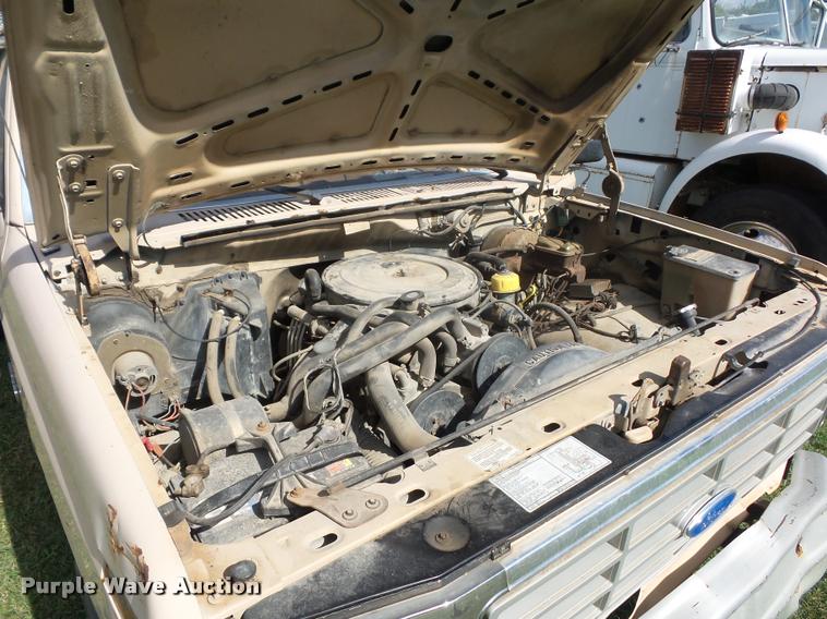 image for item L4421 1986 Ford F350 flatbed pickup truck