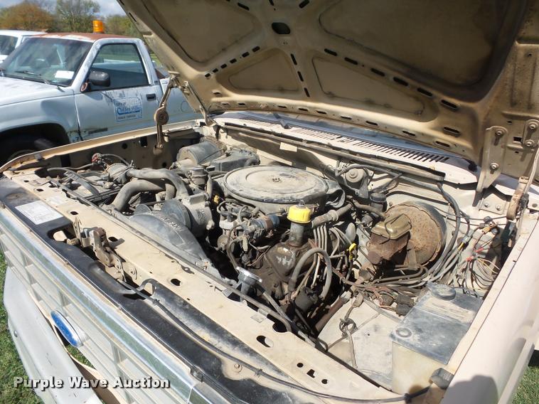 image for item L4421 1986 Ford F350 flatbed pickup truck