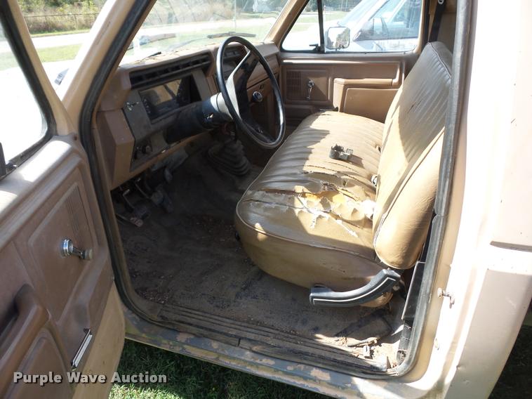 image for item L4421 1986 Ford F350 flatbed pickup truck