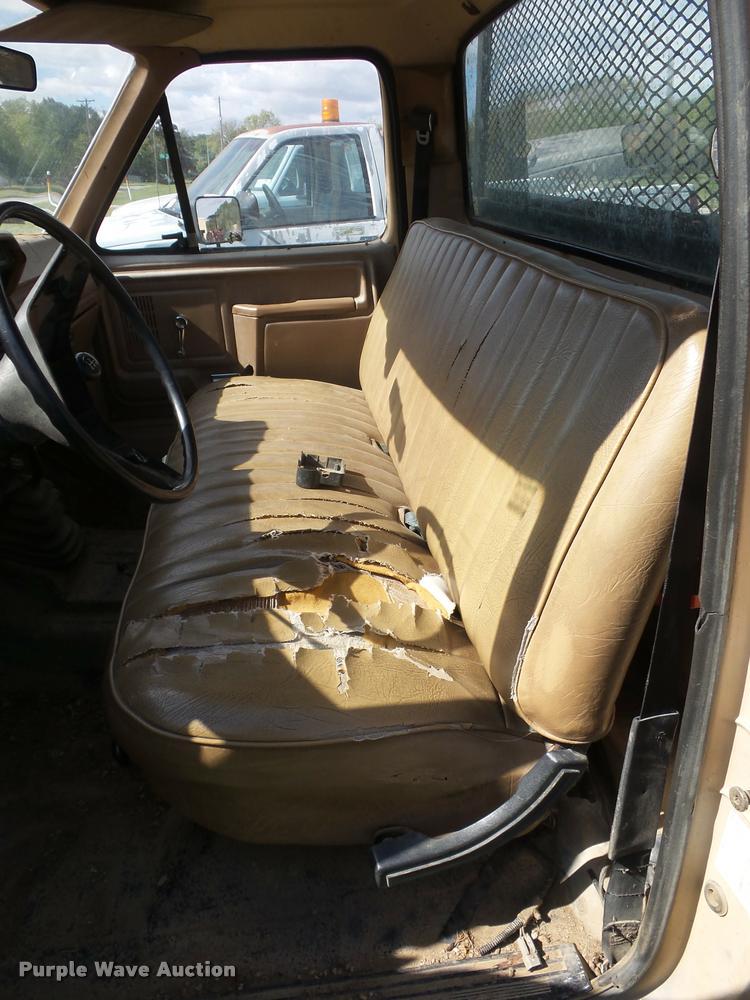 image for item L4421 1986 Ford F350 flatbed pickup truck