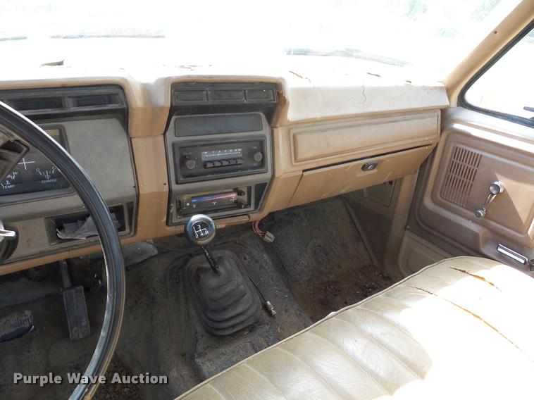 image for item L4421 1986 Ford F350 flatbed pickup truck