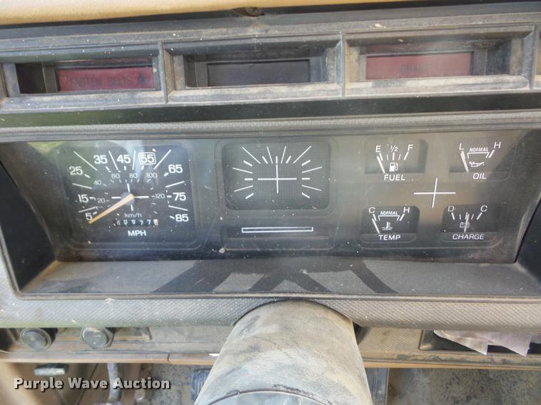 image for item L4421 1986 Ford F350 flatbed pickup truck