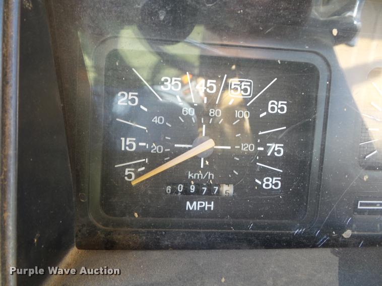 image for item L4421 1986 Ford F350 flatbed pickup truck