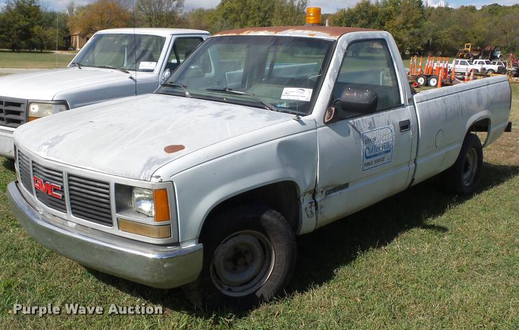 image for item L4422 1989 GMC Sierra 1500 pickup truck