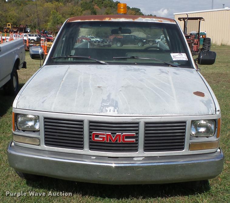 image for item L4422 1989 GMC Sierra 1500 pickup truck