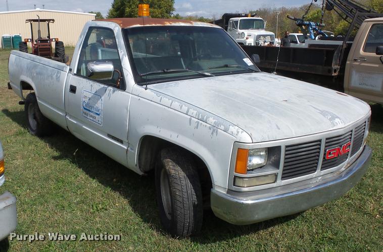 image for item L4422 1989 GMC Sierra 1500 pickup truck