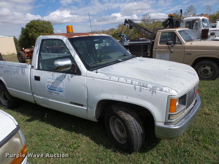 image for item L4422 1989 GMC Sierra 1500 pickup truck