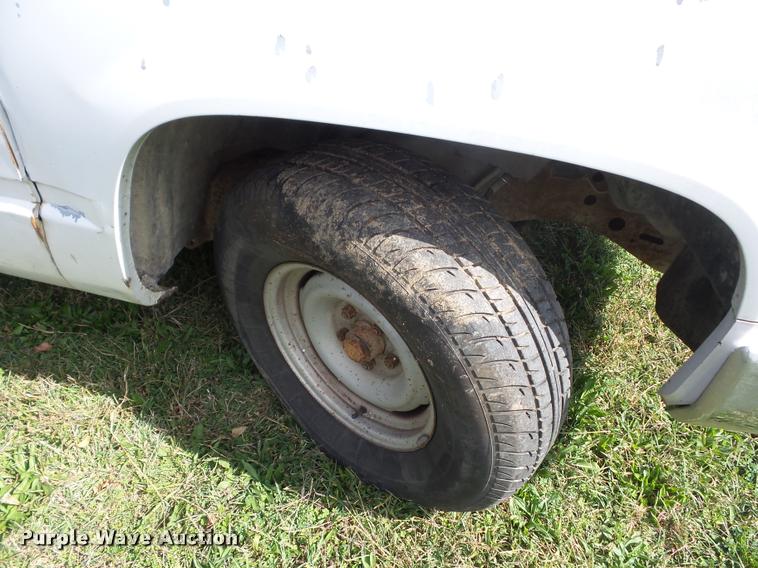 image for item L4422 1989 GMC Sierra 1500 pickup truck