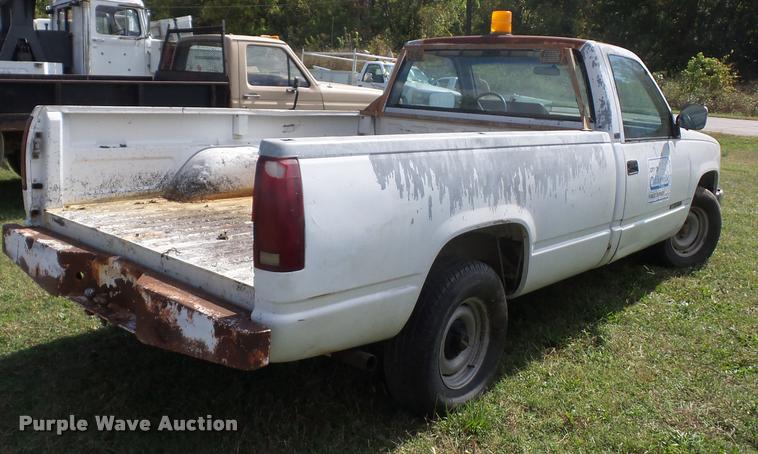 image for item L4422 1989 GMC Sierra 1500 pickup truck