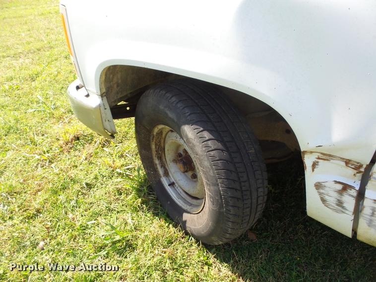 image for item L4422 1989 GMC Sierra 1500 pickup truck