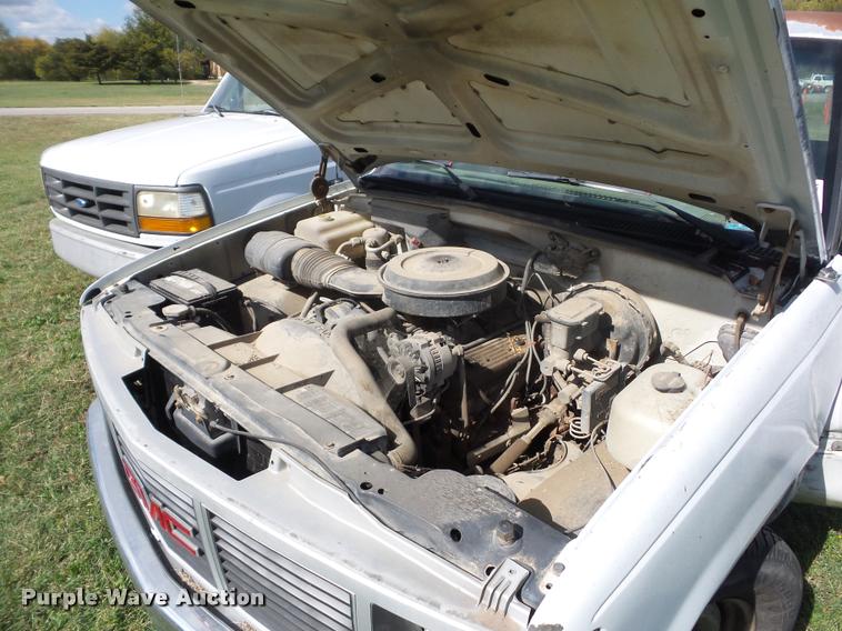 image for item L4422 1989 GMC Sierra 1500 pickup truck