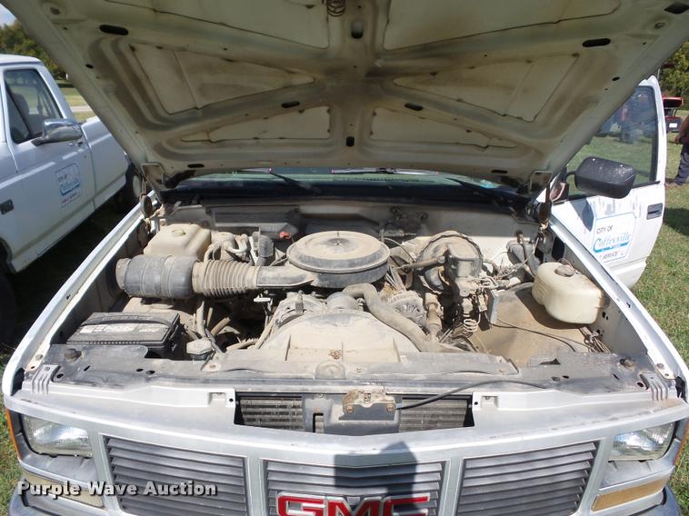 image for item L4422 1989 GMC Sierra 1500 pickup truck