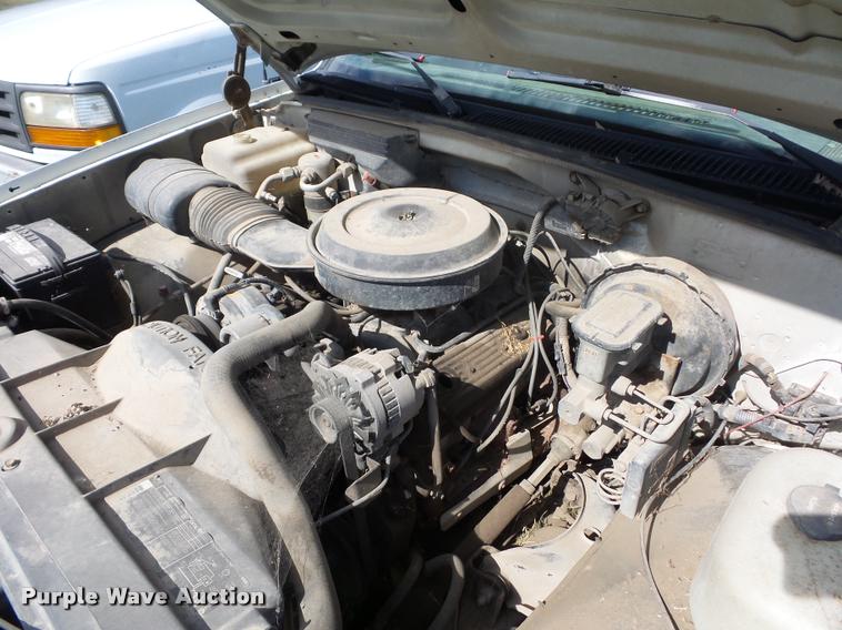 image for item L4422 1989 GMC Sierra 1500 pickup truck