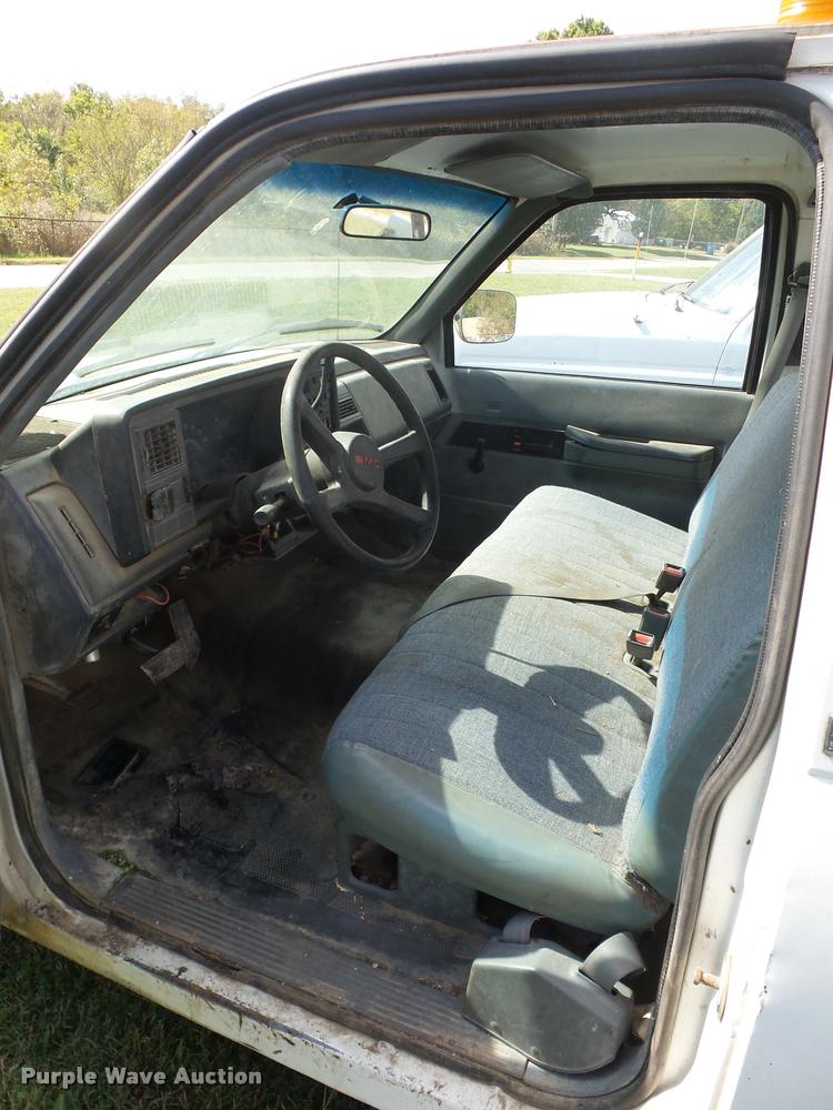 image for item L4422 1989 GMC Sierra 1500 pickup truck