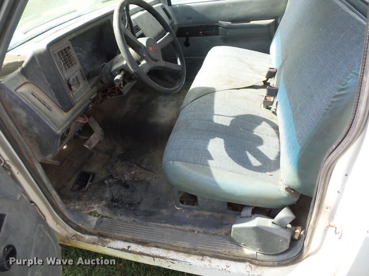 image for item L4422 1989 GMC Sierra 1500 pickup truck