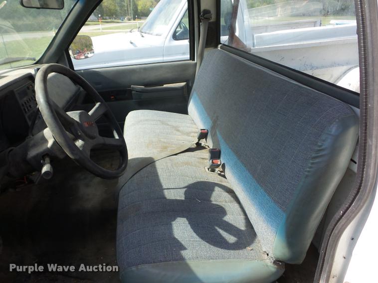 image for item L4422 1989 GMC Sierra 1500 pickup truck