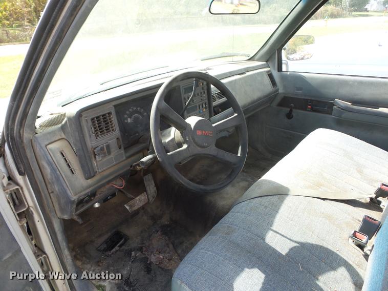 image for item L4422 1989 GMC Sierra 1500 pickup truck