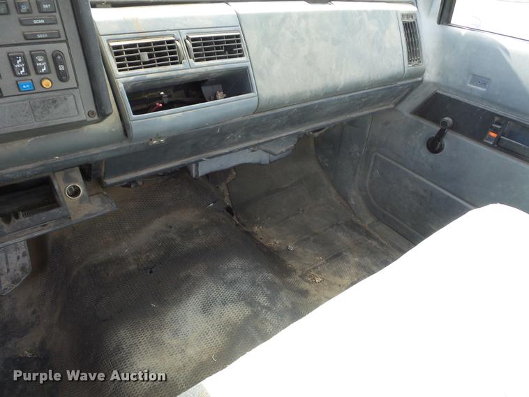 image for item L4422 1989 GMC Sierra 1500 pickup truck