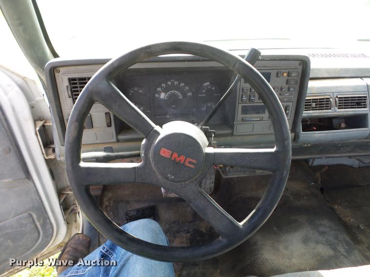 image for item L4422 1989 GMC Sierra 1500 pickup truck