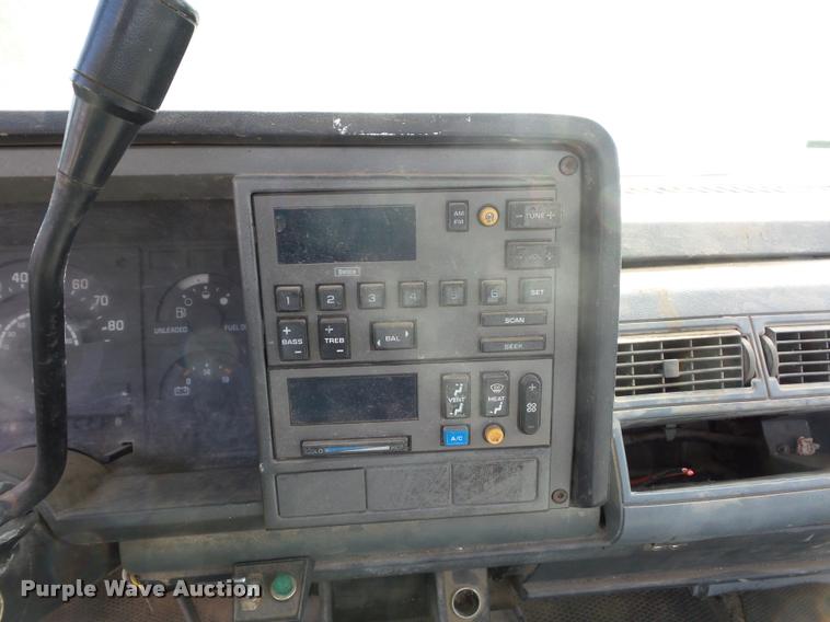 image for item L4422 1989 GMC Sierra 1500 pickup truck