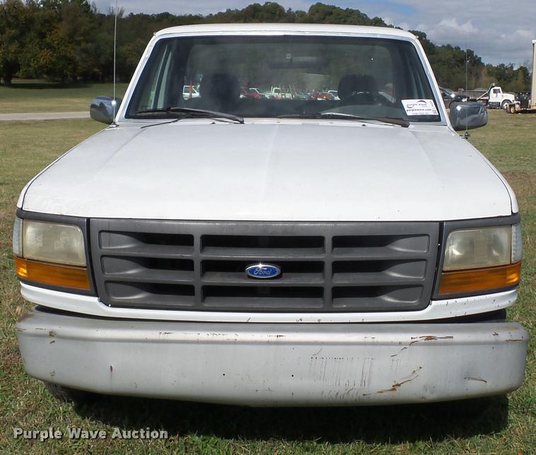 image for item L4423 1993 Ford F150 pickup truck