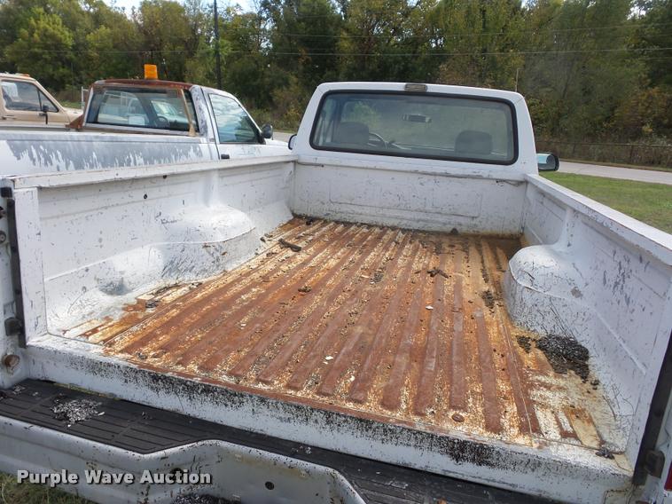 image for item L4423 1993 Ford F150 pickup truck