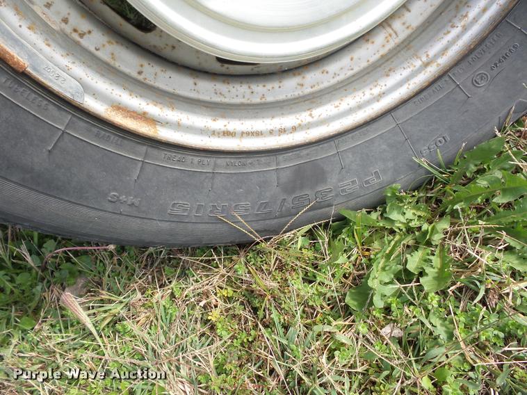 image for item L4423 1993 Ford F150 pickup truck