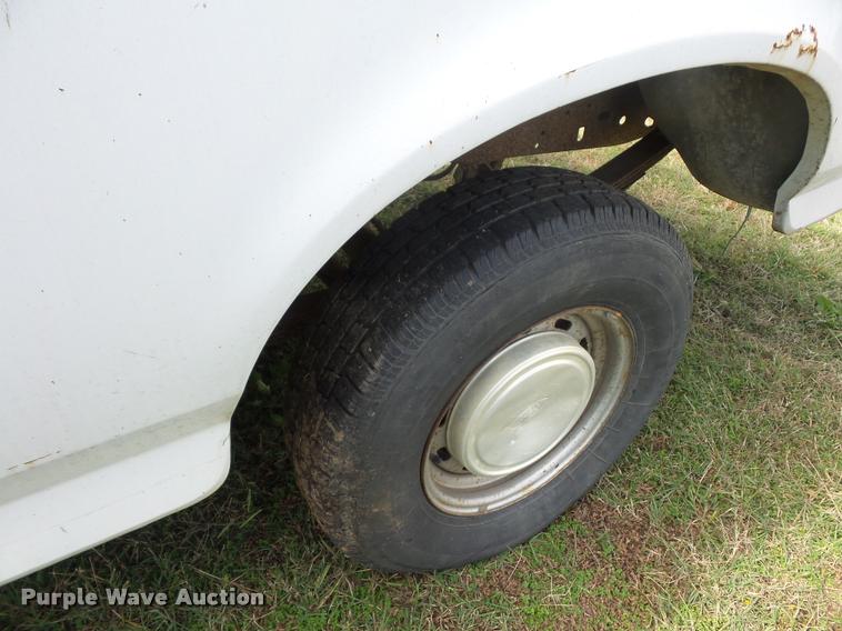 image for item L4423 1993 Ford F150 pickup truck