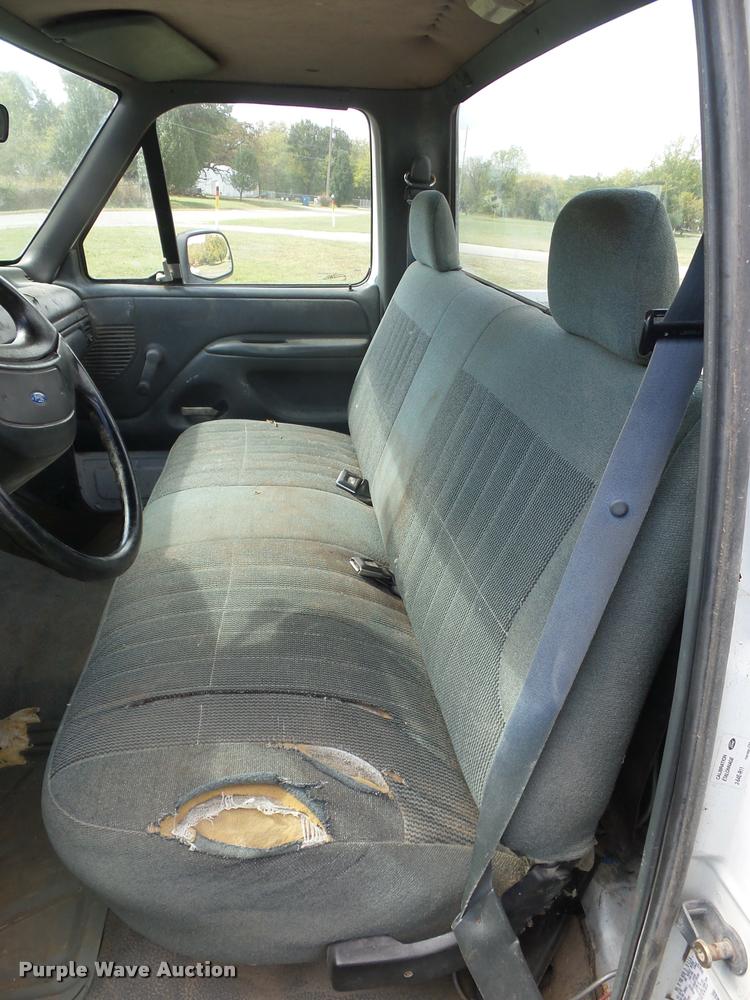 image for item L4423 1993 Ford F150 pickup truck