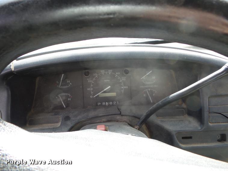 image for item L4423 1993 Ford F150 pickup truck