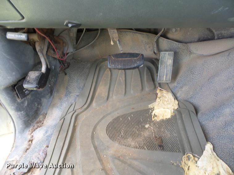 image for item L4423 1993 Ford F150 pickup truck