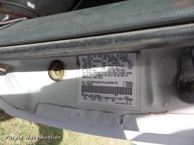 image for item L4423 1993 Ford F150 pickup truck