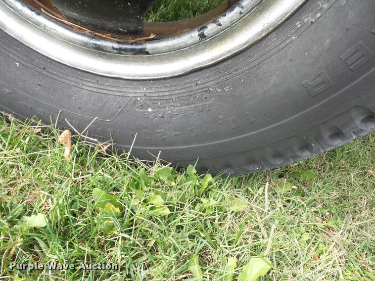 image for item L4424 1974 Ford F600 truck with tree spade