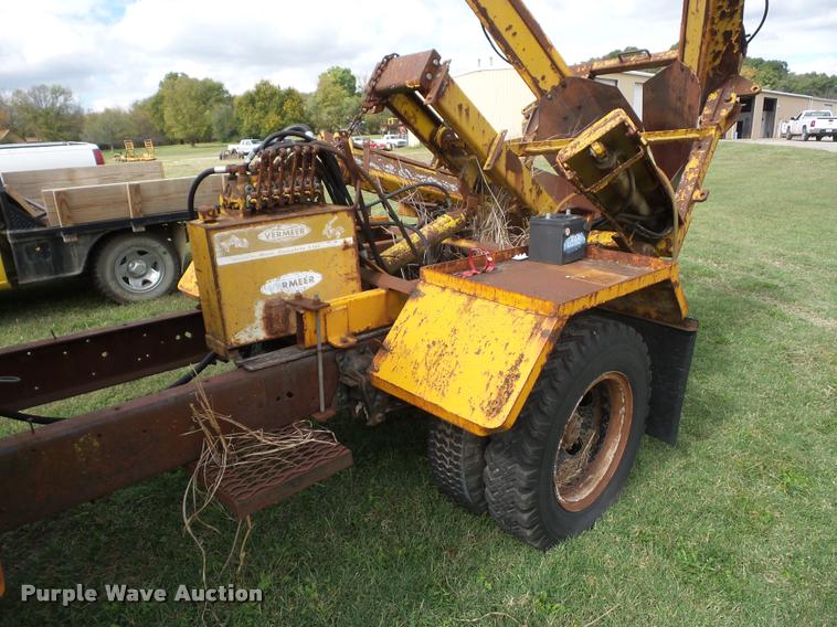 image for item L4424 1974 Ford F600 truck with tree spade