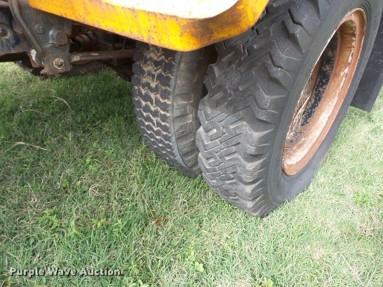 image for item L4424 1974 Ford F600 truck with tree spade