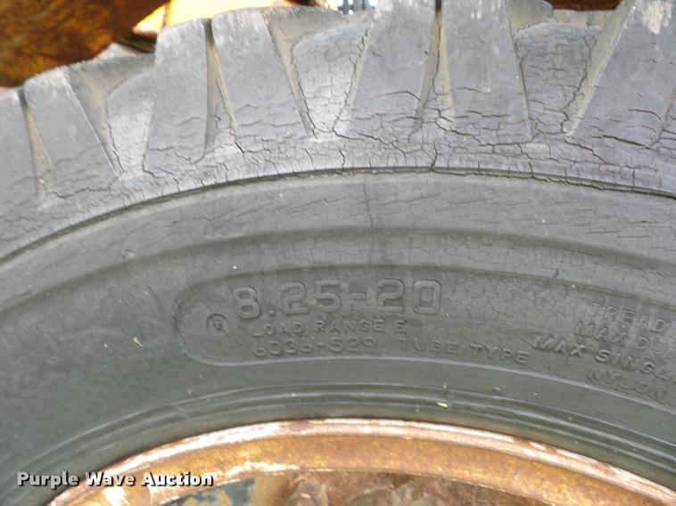 image for item L4424 1974 Ford F600 truck with tree spade