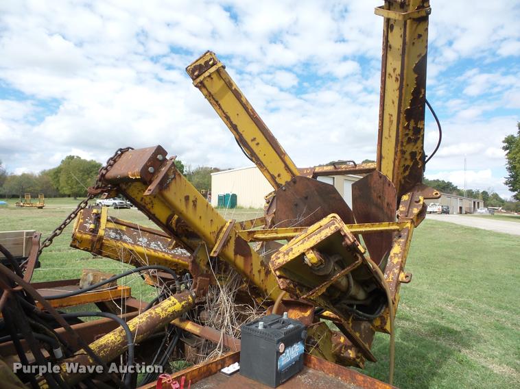 image for item L4424 1974 Ford F600 truck with tree spade